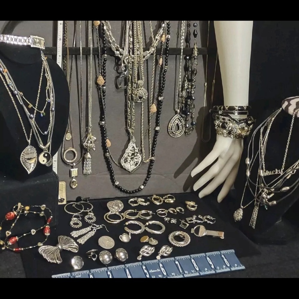 4 LB Vintage Gold & Silver Tone Costume Jewelry Lot | Signed + Unsigned | Mostly - Picture 7 of 8